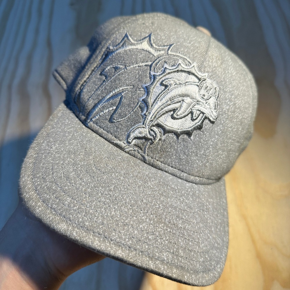 Reebok Miami Dolphins NFL Onfield Fitted Hat Gray Mens L/XL Jersey Cap